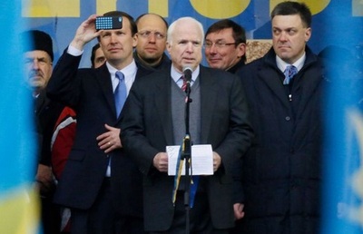 McCain y Tyahnybok.jpg